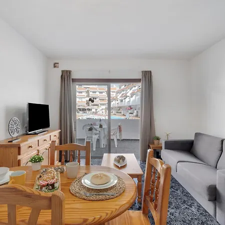 Apto Blue Pool Floritas Apartman