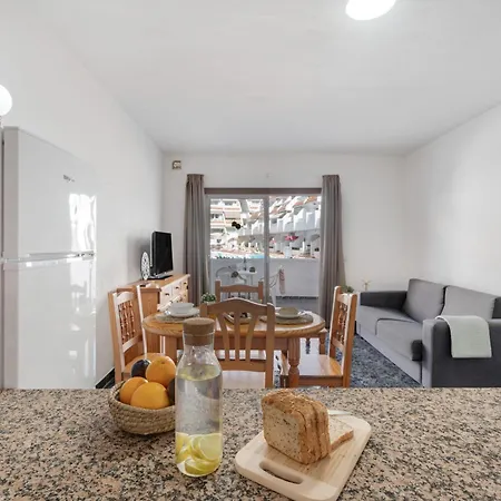 Apto Blue Pool Floritas Apartman