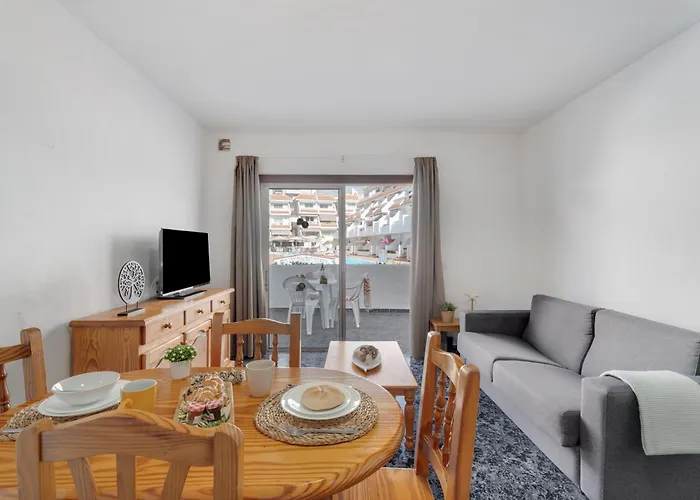 Apto Blue Pool Floritas Apartman